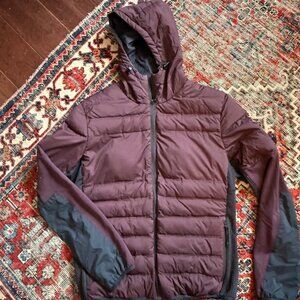 Aztech Mountain insulation puffy. Medium, Burgundy